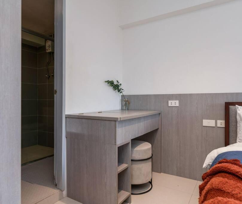 Airport Express Hostel E-527, 2 Minutes To Airport,Fast Wifi, Free Netflix Мактан Екстериор снимка