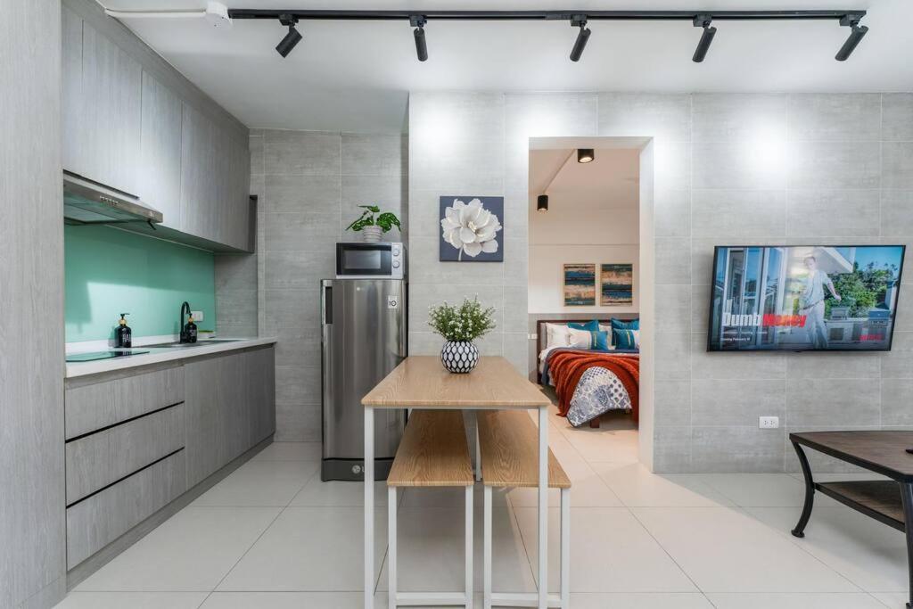 Airport Express Hostel E-527, 2 Minutes To Airport,Fast Wifi, Free Netflix Мактан Екстериор снимка